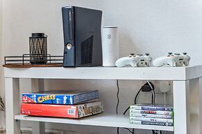 2 Bedroom Apartment - Parking, Wifi, Central