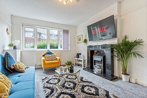 2 Bedroom Apartment - Parking, Wifi, Central