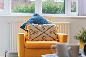 2 Bedroom Apartment - Parking, Wifi, Central