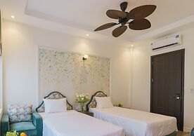 Lotus Hotel - Vuon vua