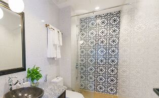 Lotus Hotel - Vuon vua