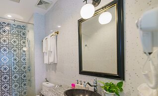 Lotus Hotel - Vuon vua