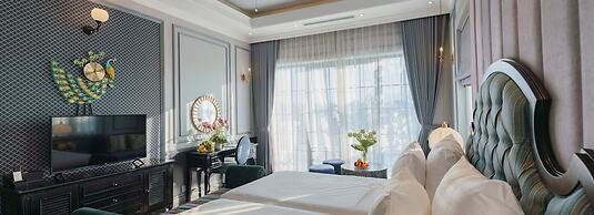 Lotus Hotel - Vuon vua
