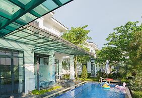 Lotus Hotel - Vuon vua