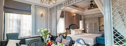 Lotus Hotel - Vuon vua