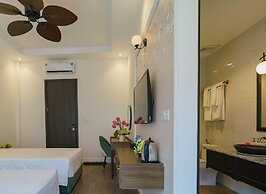 Lotus Hotel - Vuon vua