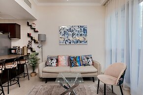 Handsome 1BR in Bay Central Tower