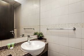Handsome 1BR in Bay Central Tower
