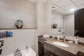 Handsome 1BR in Bay Central Tower