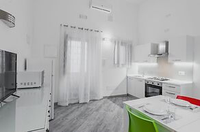 Modern duplex with balcony by Wonderful Italy