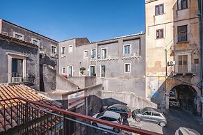 Modern duplex with balcony by Wonderful Italy