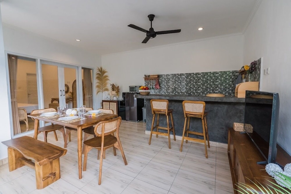 Villa Leya & Leon Canggu - Private 3BR Villa with Pool