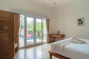 Villa Leya & Leon Canggu - Private 3BR Villa with Pool