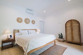 Villa Leya & Leon Canggu - Private 3BR Villa with Pool
