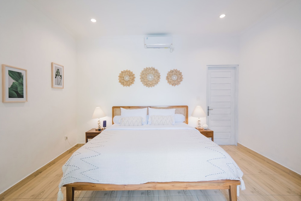 Villa Leya & Leon Canggu - Private 3BR Villa with Pool