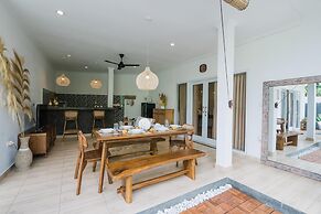 Villa Leya & Leon Canggu - Private 3BR Villa with Pool