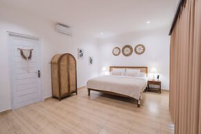 Villa Leya & Leon Canggu - Private 3BR Villa with Pool