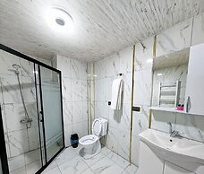 Fullmoon Suit Otel