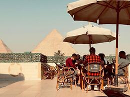 Hur Pyramids inn
