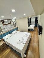 Riverside Hotel