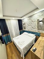 Riverside Hotel