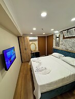 Riverside Hotel