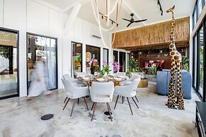 Villa Giraffe