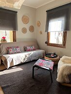 Room-neoclassical Guest House on Ground