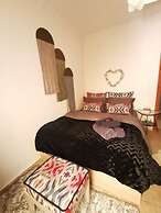 Room-neoclassical Guest House on Ground