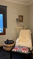 Room-neoclassical Guest House on Ground