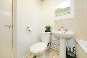 Balcony-freeparking-centrallocation-familyfriendly