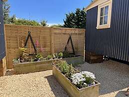 Shepherdshut-hot Tub-cotswolds-petfriendly