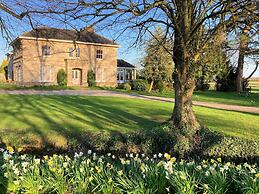 Shepherdshut-hot Tub-cotswolds-petfriendly