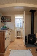 Shepherdshut-hot Tub-cotswolds-petfriendly