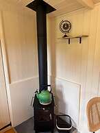 Shepherdshut-hot Tub-cotswolds-petfriendly
