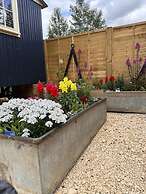Shepherdshut-hot Tub-cotswolds-petfriendly