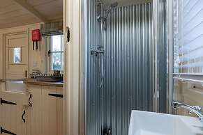 Shepherdshut-hot Tub-cotswolds-petfriendly