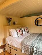 Shepherdshut-hot Tub-cotswolds-petfriendly