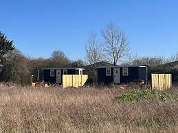 Shepherdshut-hot Tub-cotswolds-petfriendly