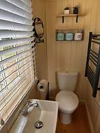 Shepherdshut-hot Tub-cotswolds-petfriendly
