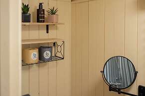 Shepherdshut-hot Tub-cotswolds-petfriendly