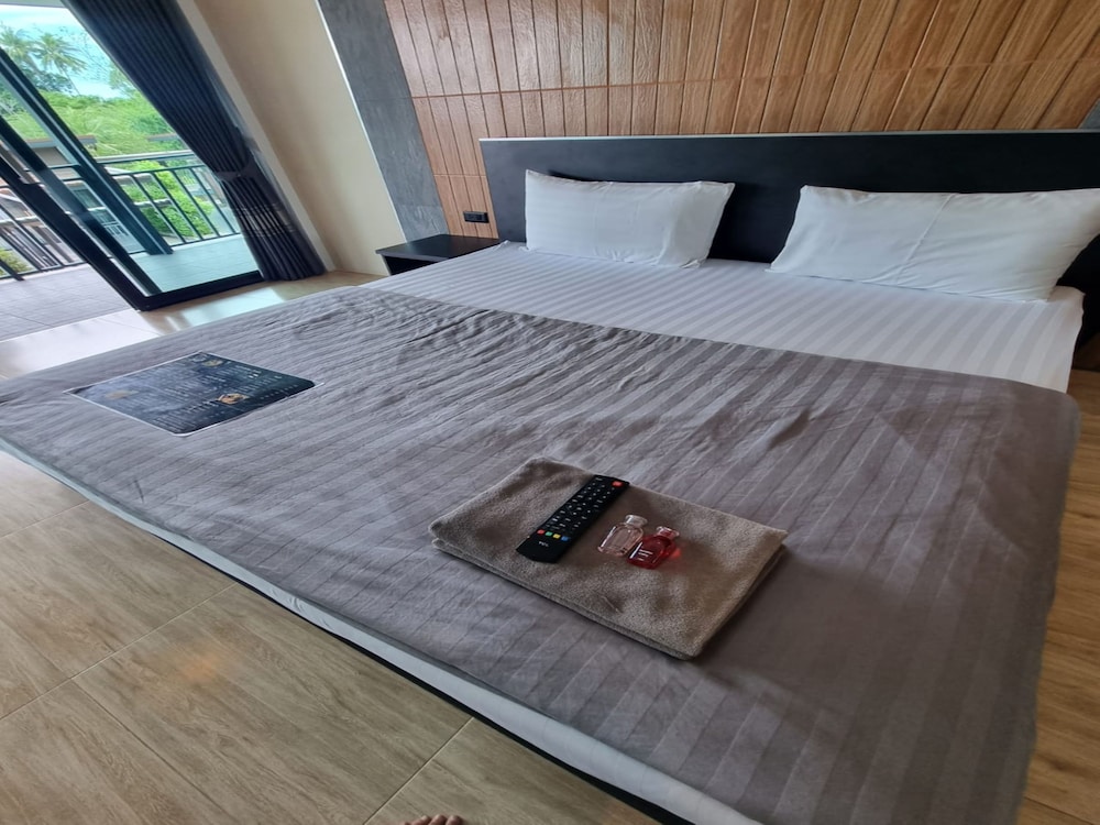 Ratchapruek DC Resort Angthong