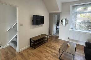 4 Bedroom House, Sleeps 7 - Central & Pet Friendly