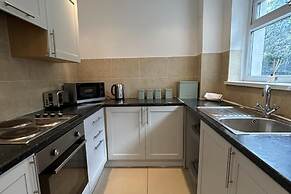 4 Bedroom House, Sleeps 7 - Central & Pet Friendly