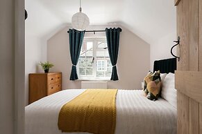 4-bed Cottage - Pets With Garden & Wood Burner