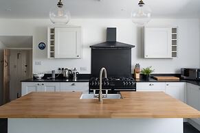 4-bed Cottage - Pets With Garden & Wood Burner