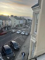3 Bed Flat - Sleeps 6 - Parking - Wifi