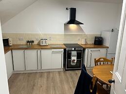 3 Bed Flat - Sleeps 6 - Parking - Wifi
