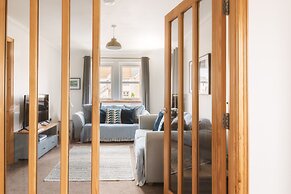 Apartment - 2 Bedrooms - Pet Friendly - Parking