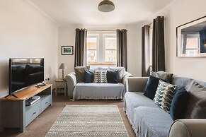 Apartment - 2 Bedrooms - Pet Friendly - Parking